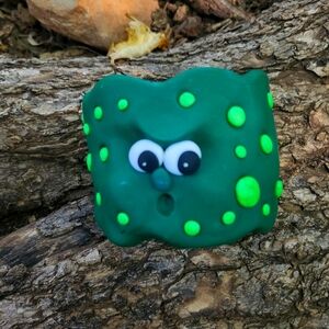 💚🟢 Dots 🧶 Face Silly 🥬 Bracelet Cuff